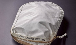 4 triệu USD cho chiếc túi chứa đất mặt trăng