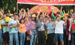 Người dân Cù lao Giêng hồ hởi dự lễ khởi công cầu thép dây văng do Tân Hiệp Phát trao tặng