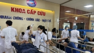 Hàng trăm công nhân đóng tàu nhập viện nghi ngộ độc