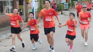 Những nụ cười rạng rỡ trên đường chạy Quảng Trị Marathon 2024