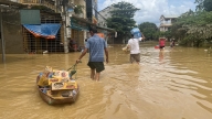 Lũ sông Hồng đạt đỉnh, nhiều tỉnh nguy cơ lũ quét