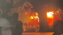 Cháy chùa trong đêm tại Huế