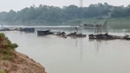 Thanh Hóa: Tạm dừng hoạt động mỏ cát số 18, công an vào cuộc xử lý 'cát tặc'