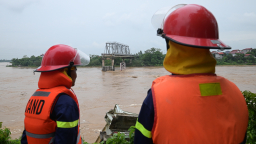 Hình ảnh hiện trường sập cầu Phong Châu ở Phú Thọ