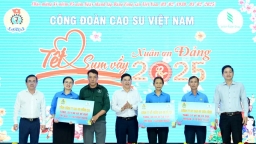 Trao gần 700 vé xe Tết 0 đồng cho công nhân cao su