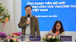 'Tiêm vaccine vẫn là giải pháp căn cơ nhất với thực tiễn Việt Nam'