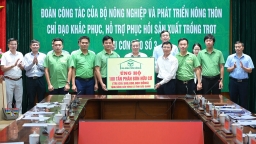 Công ty Tiến Nông hỗ trợ 100 tấn phân bón cho Bắc Giang