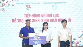 Vinamilk nhân đôi hỗ trợ cho học sinh các tỉnh gặp thiên tai