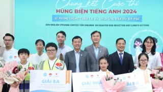 Trao giải cuộc thi hùng biện tiếng Anh về phòng, chống thiên tai