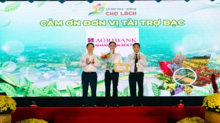 Agribank Bến Tre đồng hành cùng Lễ hội hoa kiểng Chợ Lách