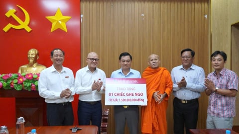 Agribank Trà Vinh hỗ trợ 1,5 tỷ đồng đóng ghe Ngo cho đồng bào Khmer