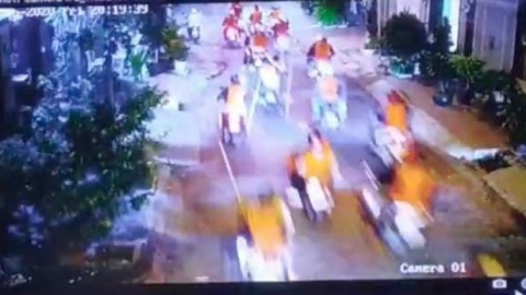 Giang hồ áo cam và nỗi lo áo trắng