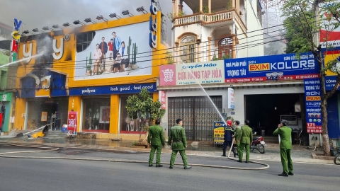 Cháy cửa hàng ở thành phố Sơn La, không thiệt hại về người