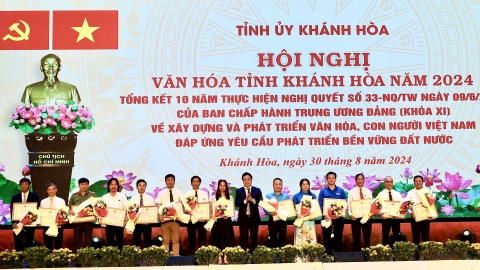 Văn hóa, con người là nền tảng phát triển kinh tế - xã hội