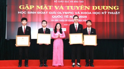 20 học sinh nhận Huân chương Lao động vì thành tích tốt tại Olympic quốc tế