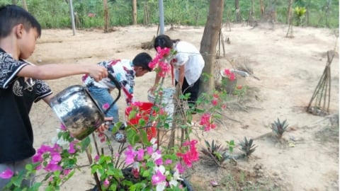 Người nuôi dưỡng những ước mơ giữa đại ngàn:[Bài 2] Trọn niềm tin vào giới trẻ