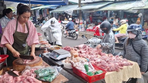 Giá thịt lợn tăng, tiểu thương lo lắng