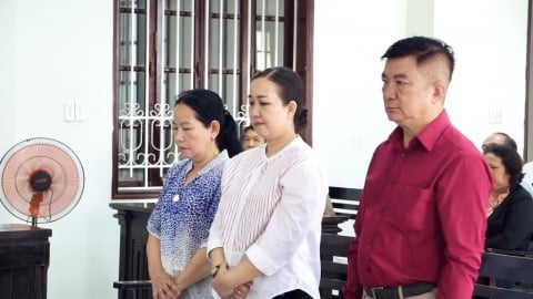 Xét xử 3 bị cáo vụ mua kít test Việt Á