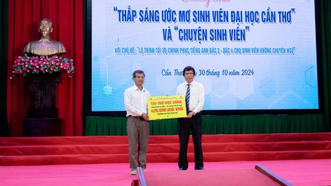 Phân Bón Cà Mau trao tặng học bổng cho sinh viên Trường Đại học Cần Thơ