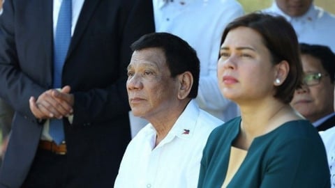 Cựu Tổng thống Duterte bị áp giải đến The Hague