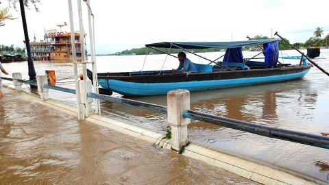 Cần Thơ: Bến Ninh Kiều ngập sâu, dù có 2 trạm bơm hoạt động