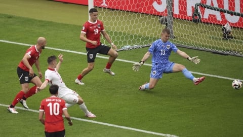 Video: Áo thắng Ba Lan, tăng thêm cơ hội vào vòng trong