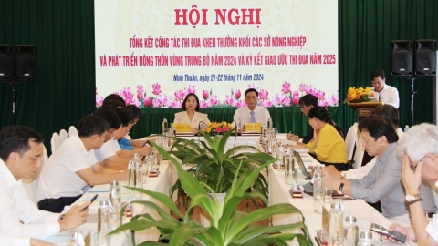 Sở NN-PTNT 13 tỉnh, thành phố vùng Trung bộ ký giao ước thi đua năm 2015