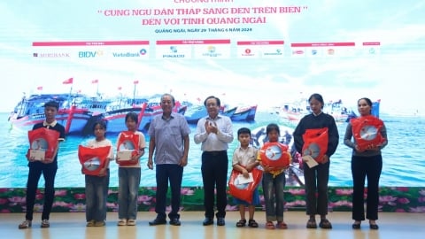 Hơn 220 suất quà có ý nghĩa đến với ngư dân Quảng Ngãi