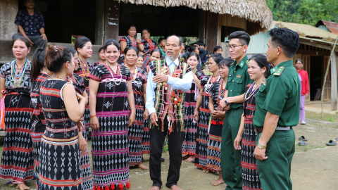 Rừng núi ơi, ta có các già làng!