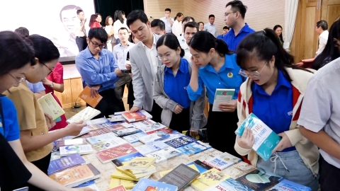 Bộ trưởng Lê Minh Hoan: Sách là người bạn tốt