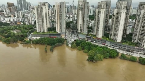 Trung Quốc báo động nghiêm trọng về mưa lớn ở nhiều tỉnh