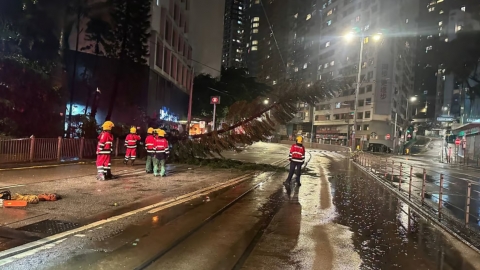 Siêu bão Yagi tàn phá Hồng Kông gây mưa lớn, gió mạnh, sóng lớn