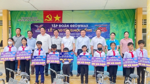 Quỹ khuyến học GrowMax tặng xe đạp cho học sinh vùng Đồng Tháp Mười