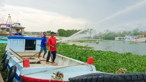 Chế tàu chữa cháy lưu động giúp miễn phí ngư dân vùng biển