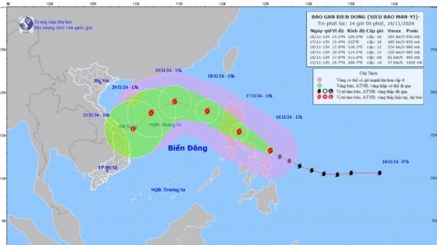 Bão Usagi suy yếu, bão Manyi khiến biển động dữ dội