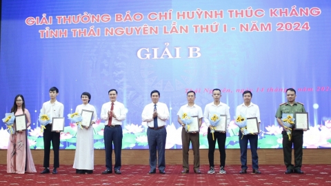Báo Nông nghiệp Việt Nam đoạt giải B Giải Báo chí Huỳnh Thúc Kháng