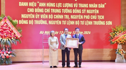 Truy tặng danh hiệu Anh hùng Lực lượng vũ trang cho Trung tướng Đồng Sỹ Nguyên