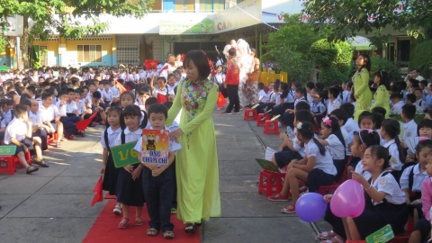 Năm học mới, hy vọng mới và những băn khoăn chưa cũ