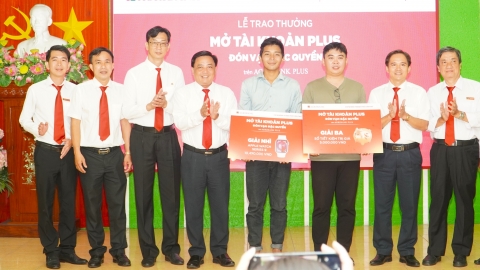 Agribank Cần Thơ trao thưởng ‘Mở tài khoản Plus, đón vạn đặc quyền’