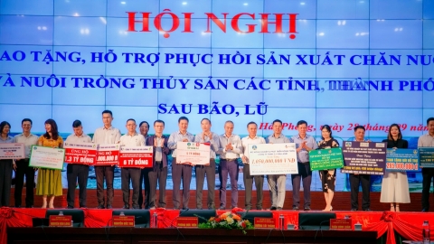 Tập đoàn C.P. ủng hộ 5 tỷ đồng cho người dân bị bão lũ