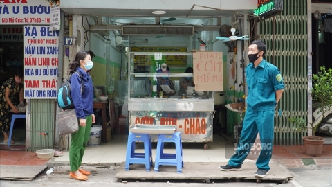 Những suất cơm tình nghĩa