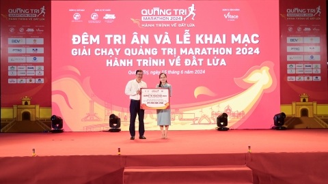 Tặng hơn 300 triệu đồng tiền bán BIB cho Quỹ đền ơn đáp nghĩa Quảng Trị