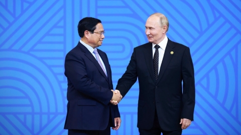 Tổng thống Putin đón Thủ tướng Phạm Minh Chính dự hội nghị BRICS mở rộng