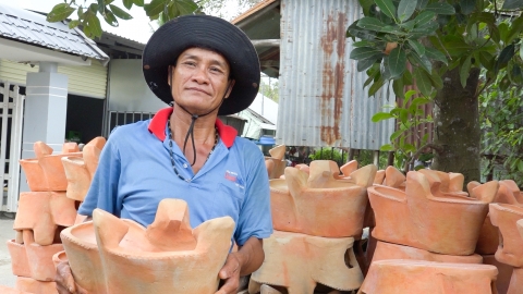 Làng hơn 600 người chuyên làm nồi đất phục vụ Tết