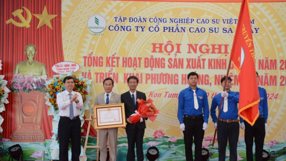 Cao su Sa Thầy tiếp tục giữ vững thành viên câu lạc bộ 2 tấn