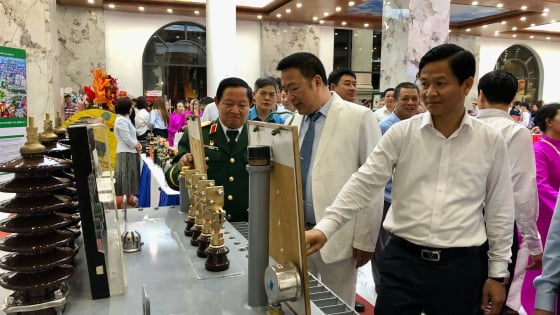 ‘Sắc ngọc ngời gỗ’: Nâng cao giá trị văn hóa trong mỗi sản phẩm OCOP