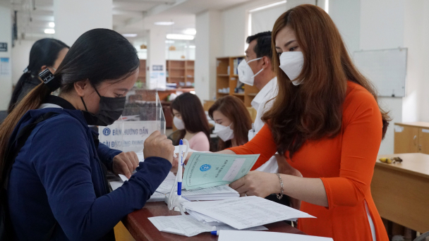 Rút bảo hiểm xã hội một lần: Thiệt lâu dài, biết vẫn làm