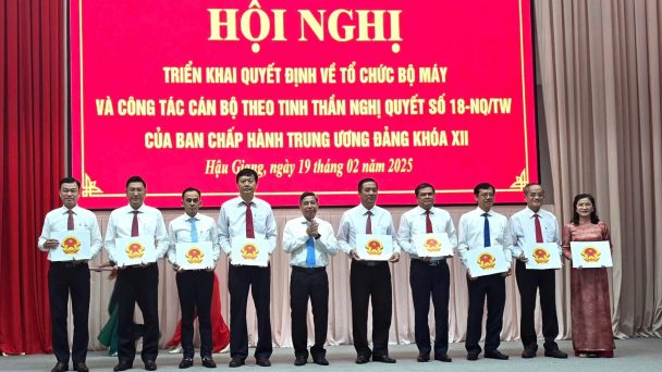 Ông Nguyễn Hoàng Anh làm Giám đốc Sở Nông nghiệp và Môi trường Hậu Giang