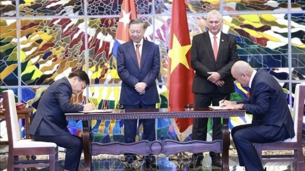 Vietnam and Cuba leaders support strengthening agricultural cooperation