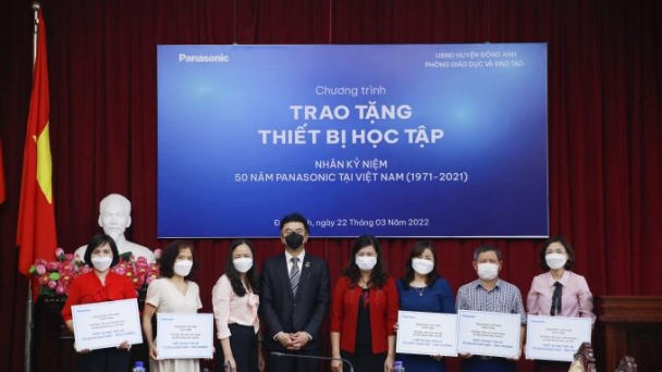 Panasonic hỗ trợ thiết bị học tập cho trường học